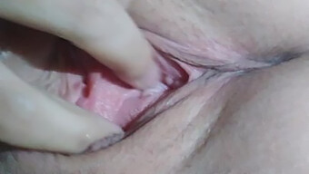 Store Naturlige Pupper Milf Fingrer Seg Selv Til Orgasme