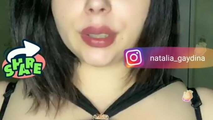 Pawg Matang Amatur Memamerkan Pantat Dan Tetek Besarnya