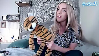 Oglądaj, Jak Carol Baskin I Joe Exotic Angażują Się W Zabawę Bdsm W Tej Parodii Tiger King.