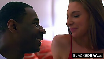 Jaycee Starr Venter På En Stor Kuk Å Slikke I En Interracial Creampie-Video