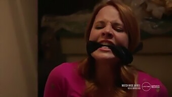 Katie Leclerc Dusi Się W Bridge'S Revenge