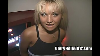 Blowjob Og Hardcore Knulling I En Gloryhole-Video