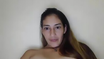 19 Yaşındaki Latin Pamelita Ricota, Bu Porno Videosunda Skype'Da Görülüyor