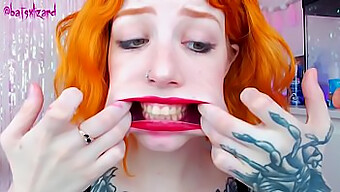 Velik Kurac Ginger Kurba Uniči Grd Obraz S Asmr Oralnim Seksom In Akcijo Rdeče Šminke