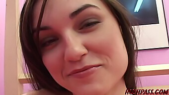 Sasha Grey Si Užíva Orálny Sex A Tesný Zadok.