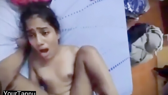 Blowjob And Fucking: Desi Girlfriend Of Pakistani Origin Enjoys Mms