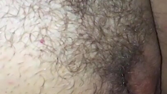 Istri Menikmati Bermain Anal Dengan Dildo