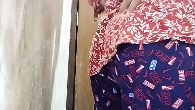 ¡video Casero De Una Bhabhi India Madura Siendo Dedeada Y Follada!