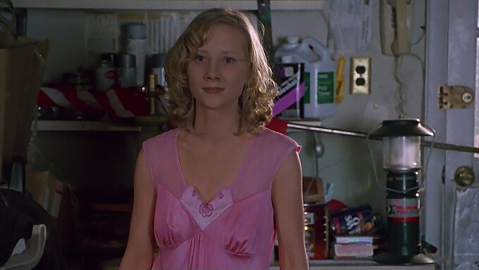 Tetas Americanas: Anne Heche En Un Desempeño Natural Y Sexy De Lencería