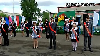 Russische Schoolmeisjes In Dansroutines