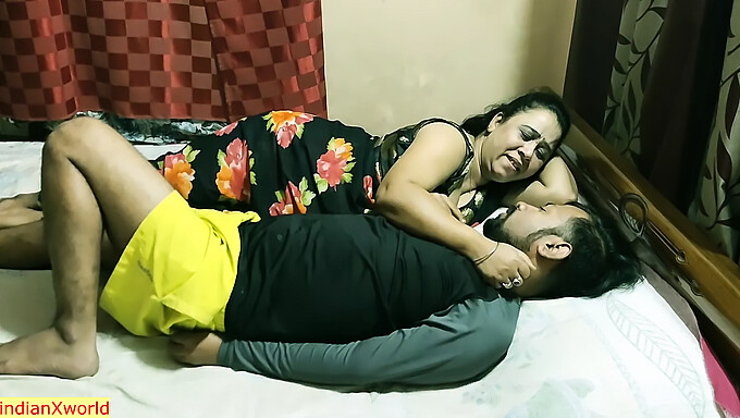 Une Milf Indienne Amateur Se Fait Hardcore Et Éjaculer À L'Intérieur Par Un Dévar